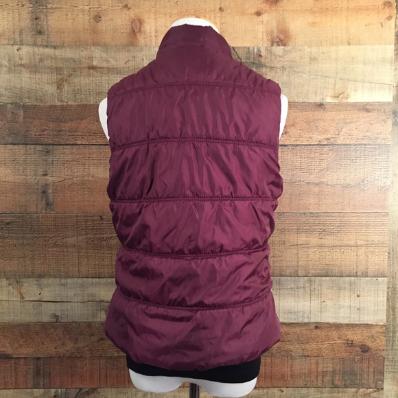American Eagle Puffer Vest Jr Size M Plum Polyfill - Picture 7 of 8